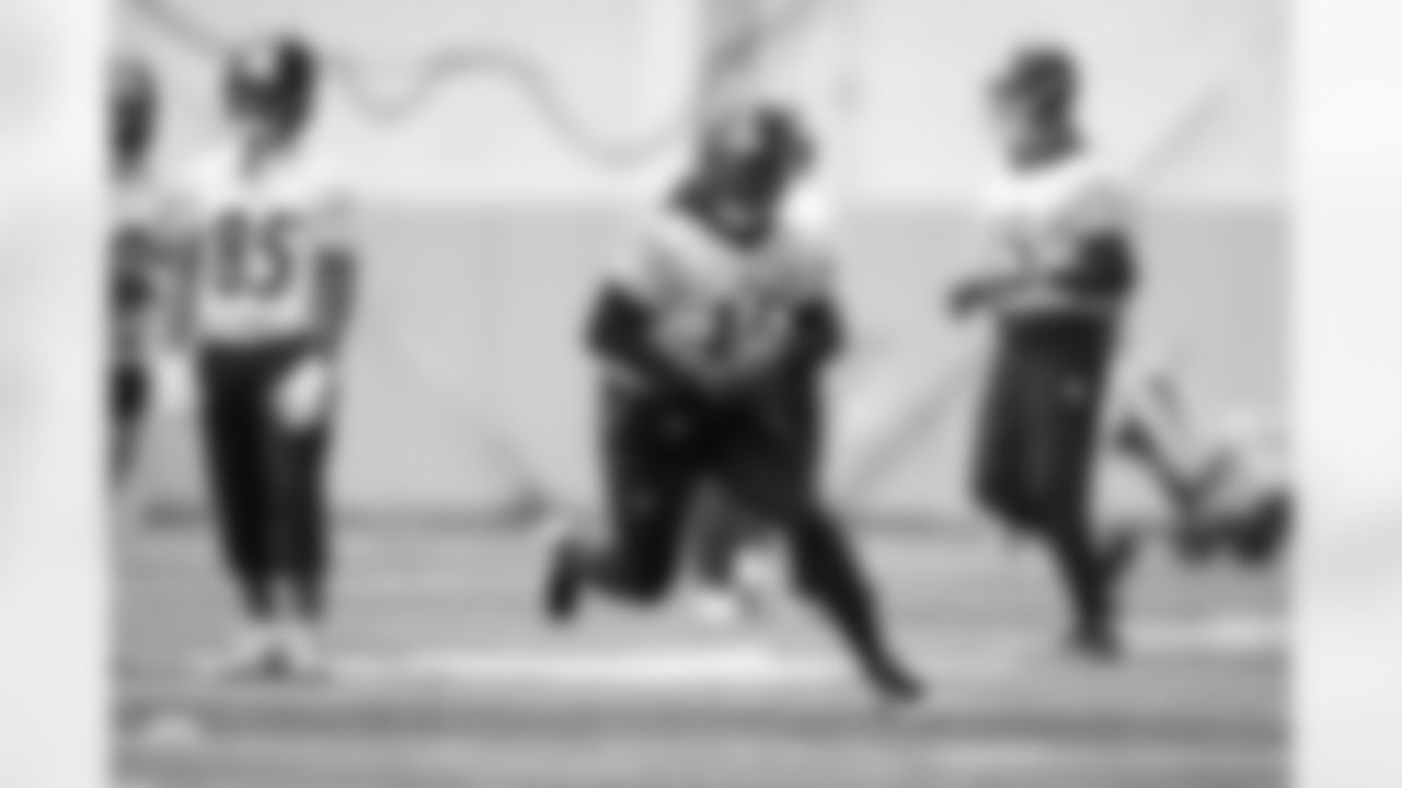 Pittsburgh Steelers running back Kenneth Gainwell (14) during practice at the UPMC Rooney Sports Complex preparing for a Week 14 matchup against the Baltimore Ravens, Friday, Dec. 5, 2025 in Pittsburgh, PA. (Karl Roser / Pittsburgh Steelers)