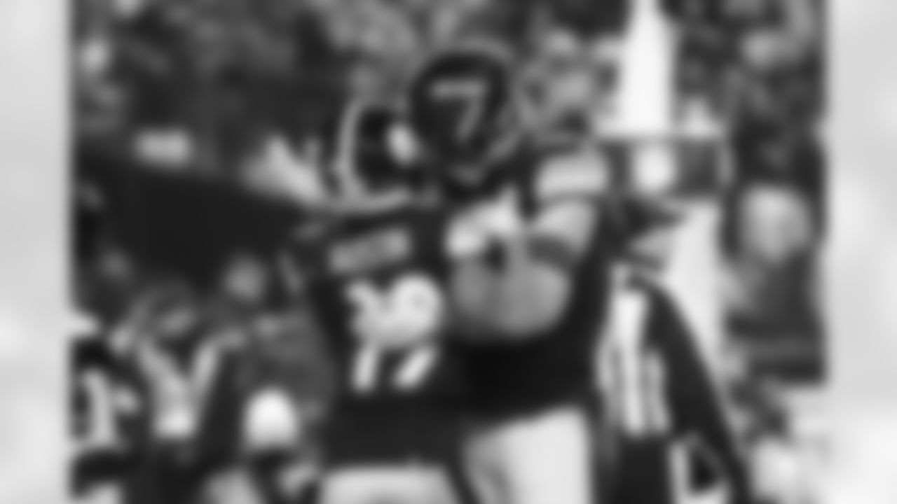 Pittsburgh Steelers wide receiver Calvin Austin III (19) and Pittsburgh Steelers tight end Pat Freiermuth (88) during a regular season game between the Pittsburgh Steelers and the Baltimore Ravens, Sunday, Jan. 4, 2026 in Pittsburgh, PA.  (Jared Wickerham / Pittsburgh Steelers)