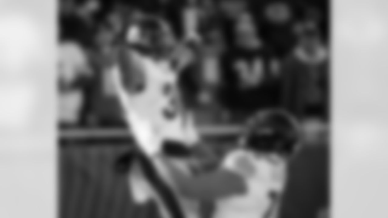 Pittsburgh Steelers running back Jaylen Warren (30) celebrates scoring a touchdown during a regular season game against the Chicago Bears, Sunday, Nov. 23, 2025 in Chicago, IL. The Bears beat the Steelers 31-28. (Nick Smith / Pittsburgh Steelers)