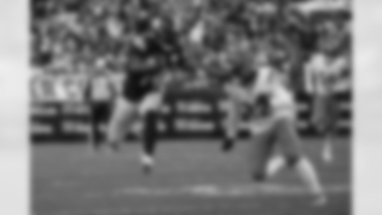 Pittsburgh Steelers running back Kenneth Gainwell (14) during a regular season game between the Pittsburgh Steelers and the Cincinnati Bengals, Sunday, Nov. 16, 2025 in Pittsburgh, PA. (Taylor Ollason / Pittsburgh Steelers)