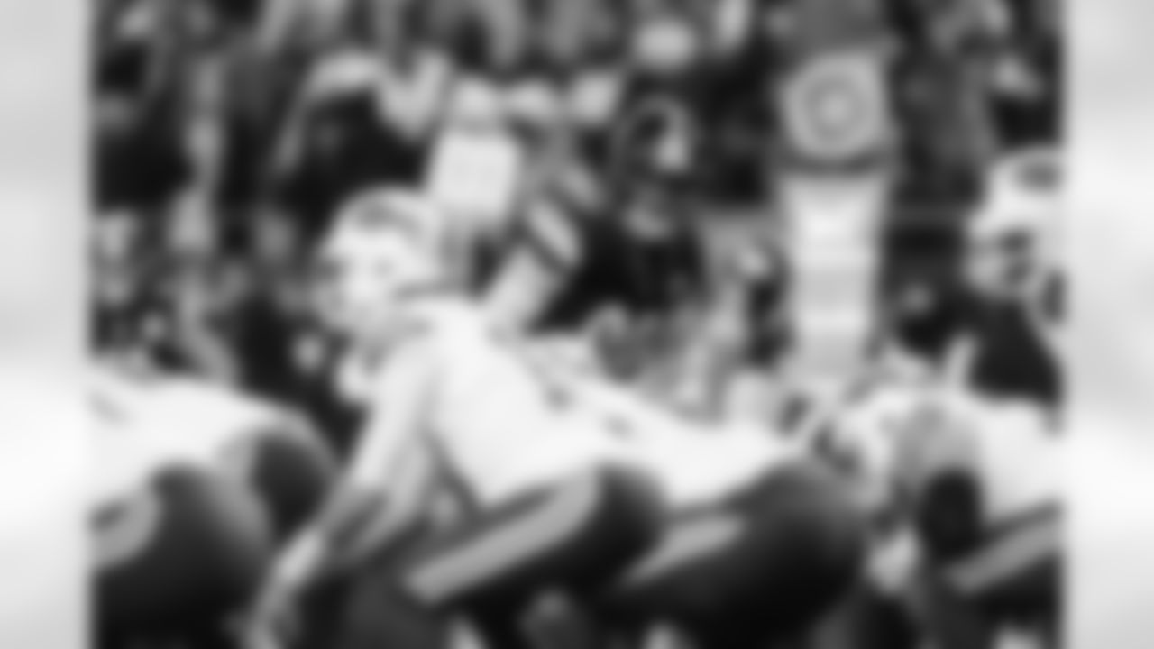 Pittsburgh Steelers linebacker T.J. Watt (90) during a regular season game between the Pittsburgh Steelers and the Buffalo Bills, Sunday, Nov. 30, 2025 in Pittsburgh, PA.  (Harrison Barden / Pittsburgh Steelers)