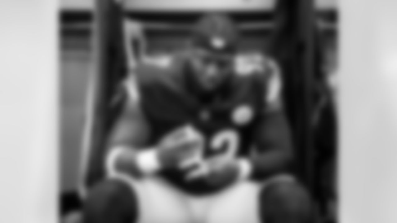 Pittsburgh Steelers defensive tackle Esezi Otomewo (93) prior to a regular season game between the Pittsburgh Steelers and the Cincinnati Bengals, Sunday, Nov. 16, 2025 in Pittsburgh, PA. The Steelers defeated the Bengals 34-12. (Karl Roser / Pittsburgh Steelers)