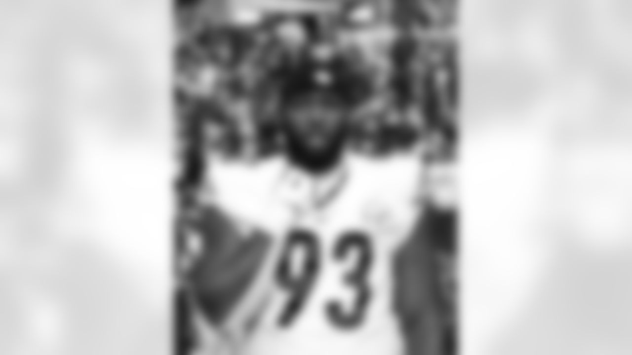 Pittsburgh Steelers defensive tackle Esezi Otomewo (93) prior to a regular season game between the Pittsburgh Steelers and the Baltimore Ravens, Sunday, Dec. 7, 2025 in Baltimore, MD. The Steelers defeated the Ravens 27-22. (Alysa Rubin / Pittsburgh Steelers)