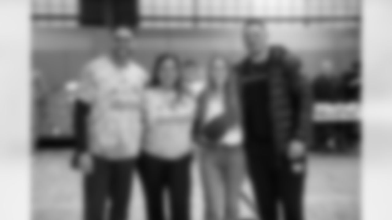 Pittsburgh Steelers linebacker Alex Highsmith (56) attended the Best of the Batch Thanksgiving Distribution, Friday, Nov. 21, 2025 in Homestead, PA. (Karl Roser / Pittsburgh Steelers)