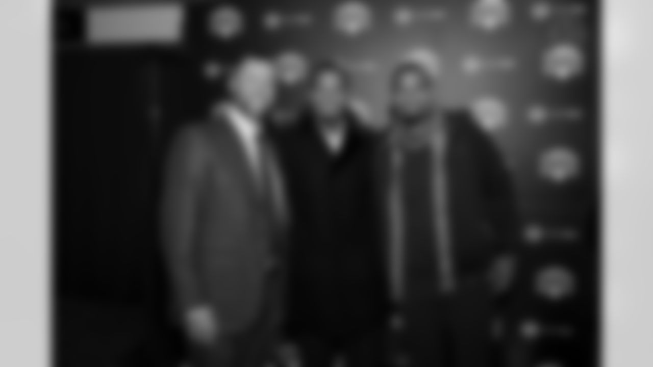 The Pittsburgh Steelers celebrate the 2025 Hall of Honor Class during the Hall of Honor Dinner Ceremony presented by U.S. Steel on Sunday, Dec. 14, 2025 in Pittsburgh, PA. (Karl Roser / Pittsburgh Steelers)