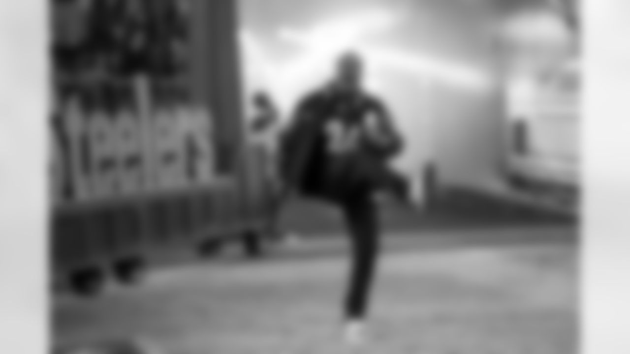 Hall of Honor recognition ceremony during a regular season game between the Pittsburgh Steelers and the Miami Dolphins, Monday, Dec. 15, 2025 in Pittsburgh, PA. The Steelers defeated the Dolphins 28-15. (Alysa Rubin / Pittsburgh Steelers)