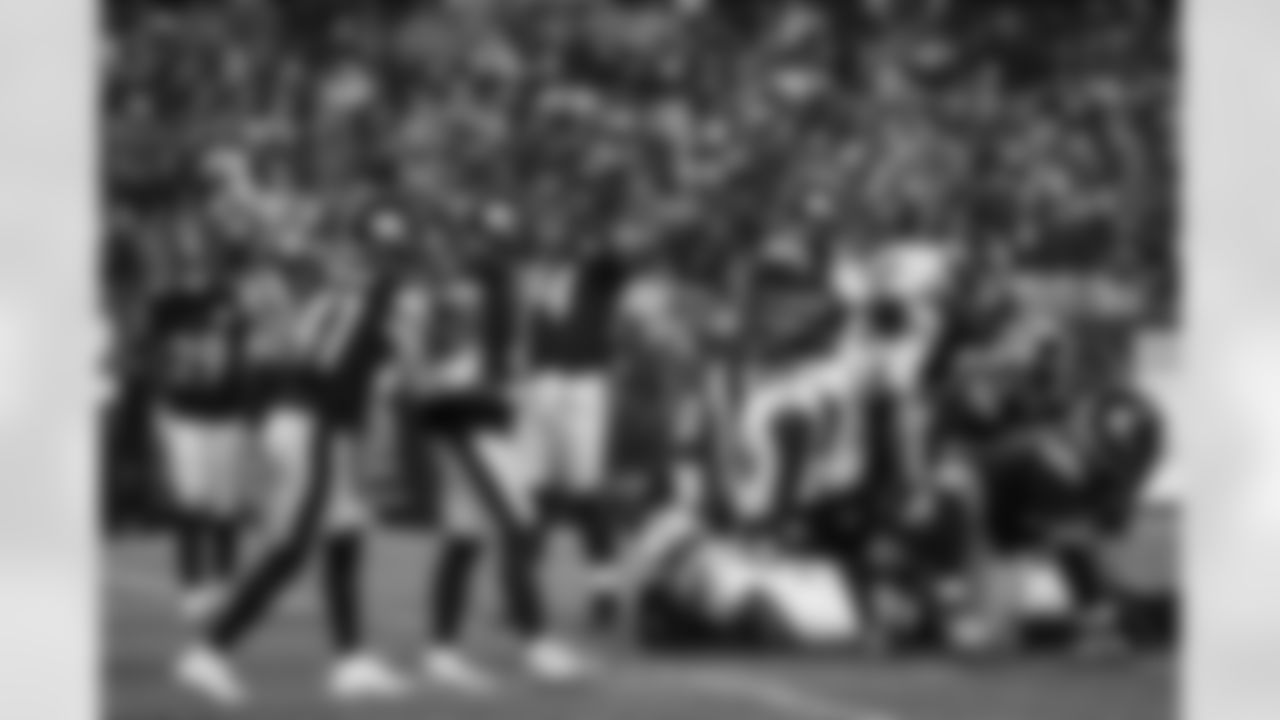 The Pittsburgh Steelers celebrate after winning the AFC North Championship following a regular season game against the Baltimore Ravens, Sunday, Jan. 4, 2026 in Pittsburgh, PA. The Steelers defeated the Ravens 26-24. (Alysa Rubin / Pittsburgh Steelers)