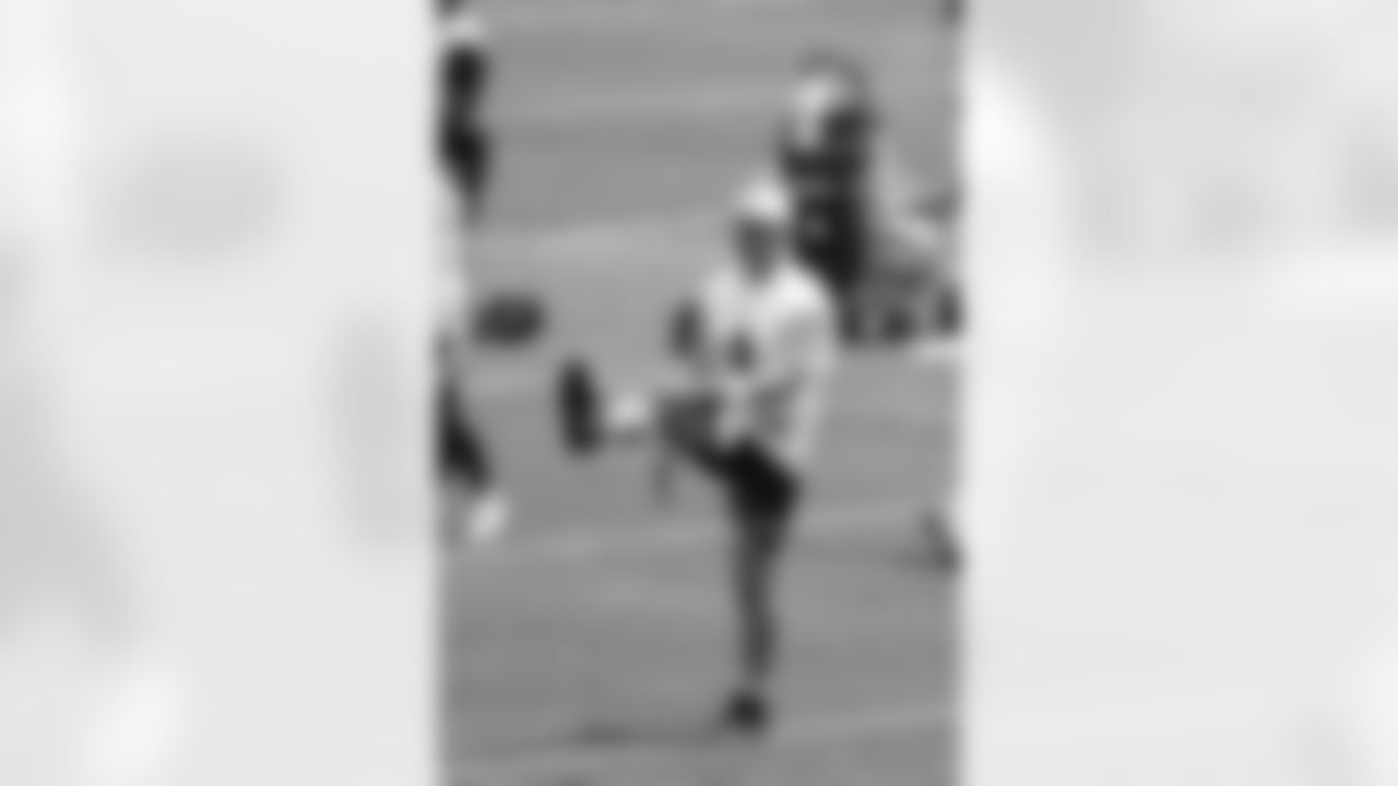 Pittsburgh Steelers quarterback Aaron Rodgers (8) practices at the UPMC Rooney Sports Complex during the 2025 minicamp, Tuesday June 10, 2025. (Taylor Ollason/ Pittsburgh Steelers)