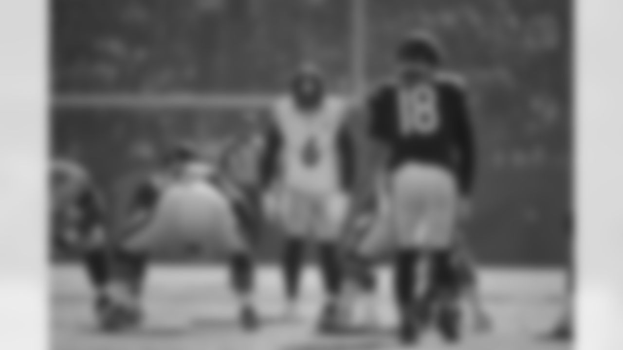 Pittsburgh Steelers linebacker Patrick Queen (6) during a regular season game between the Pittsburgh Steelers and the Chicago Bears, Sunday, Nov. 23, 2025 in Chicago, IL. (Alysa Rubin / Pittsburgh Steelers)