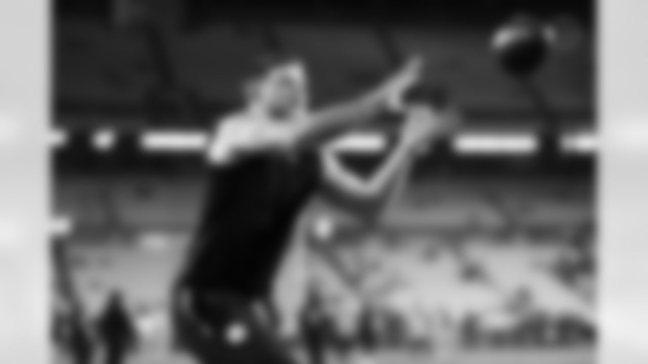 Pittsburgh Steelers linebacker Jack Sawyer (33) during a regular season game between the Pittsburgh Steelers and the Miami Dolphins, Monday, Dec. 15, 2025 in Pittsburgh, PA. (Jared Wickerham / Pittsburgh Steelers)