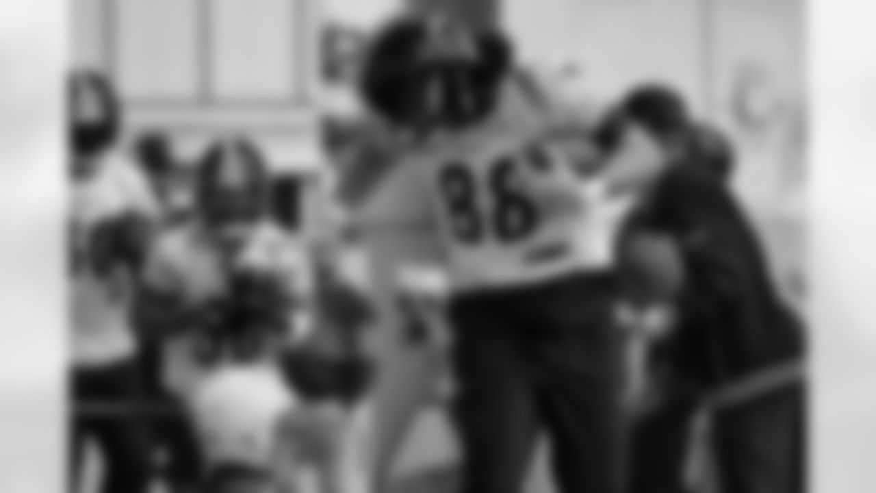 Pittsburgh Steelers tight end Pat Freiermuth (88) during practice at the UPMC Rooney Sports Complex preparing for a Week 14 matchup against the Baltimore Ravens, Thursday, Dec. 4, 2025 in Pittsburgh, PA. (Alysa Rubin / Pittsburgh Steelers)