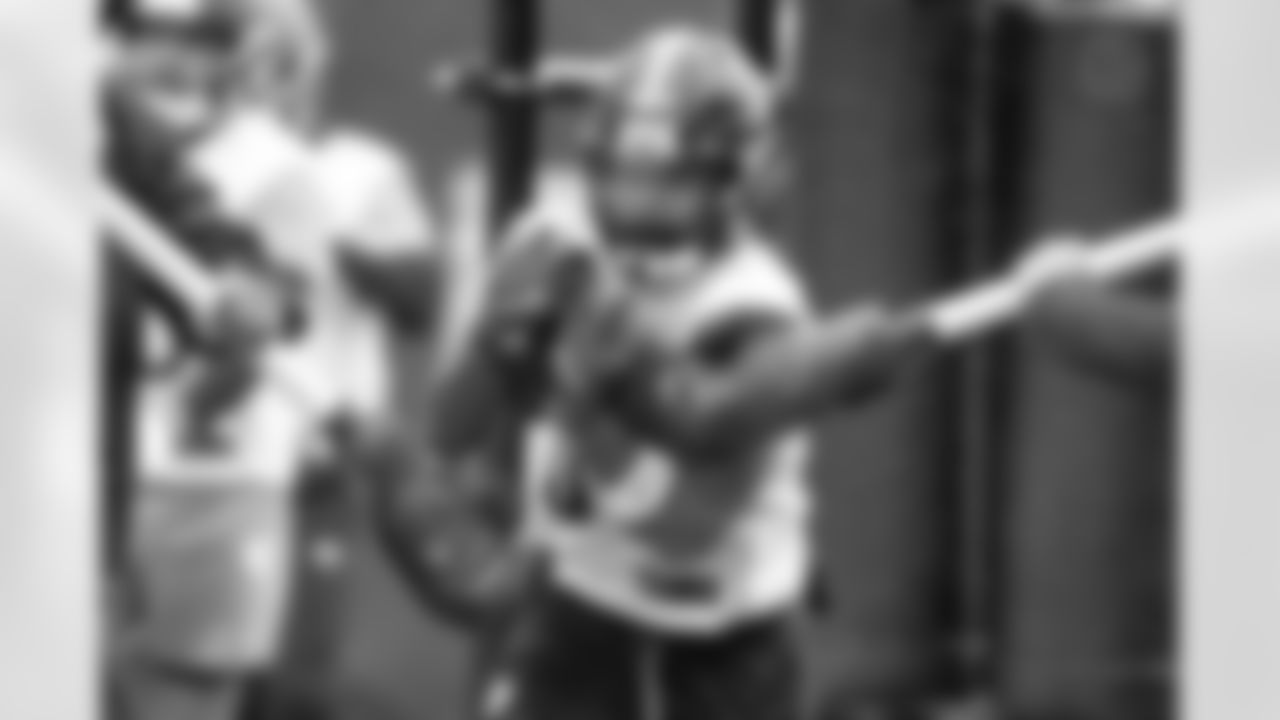 Pittsburgh Steelers running back Jaylen Warren (30) during practice at the UPMC Rooney Sports Complex preparing for a Week 13 matchup against the Buffalo Bills, Wednesday, Nov. 26, 2025 in Pittsburgh, PA. (Karl Roser / Pittsburgh Steelers)