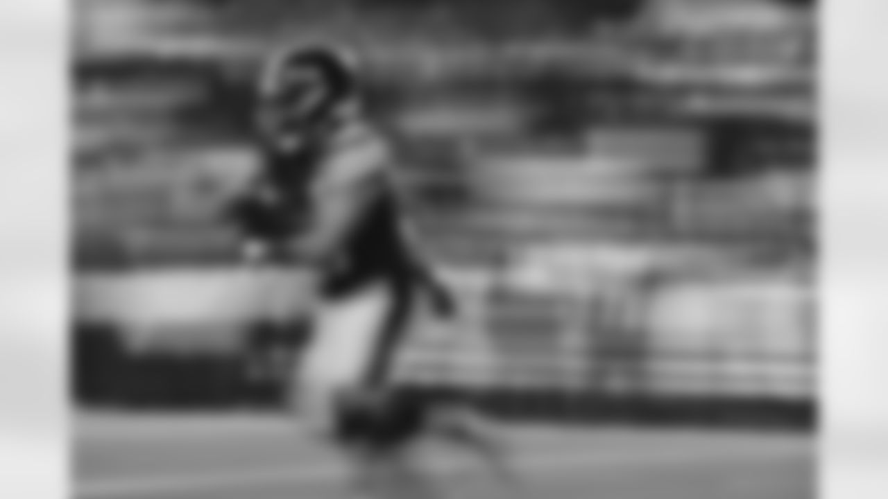 Pittsburgh Steelers running back Jaylen Warren (30) during a regular season game between the Pittsburgh Steelers and the Buffalo Bills, Sunday, Nov. 30, 2025 in Pittsburgh, PA.  (Arron Anastasia / Pittsburgh Steelers)