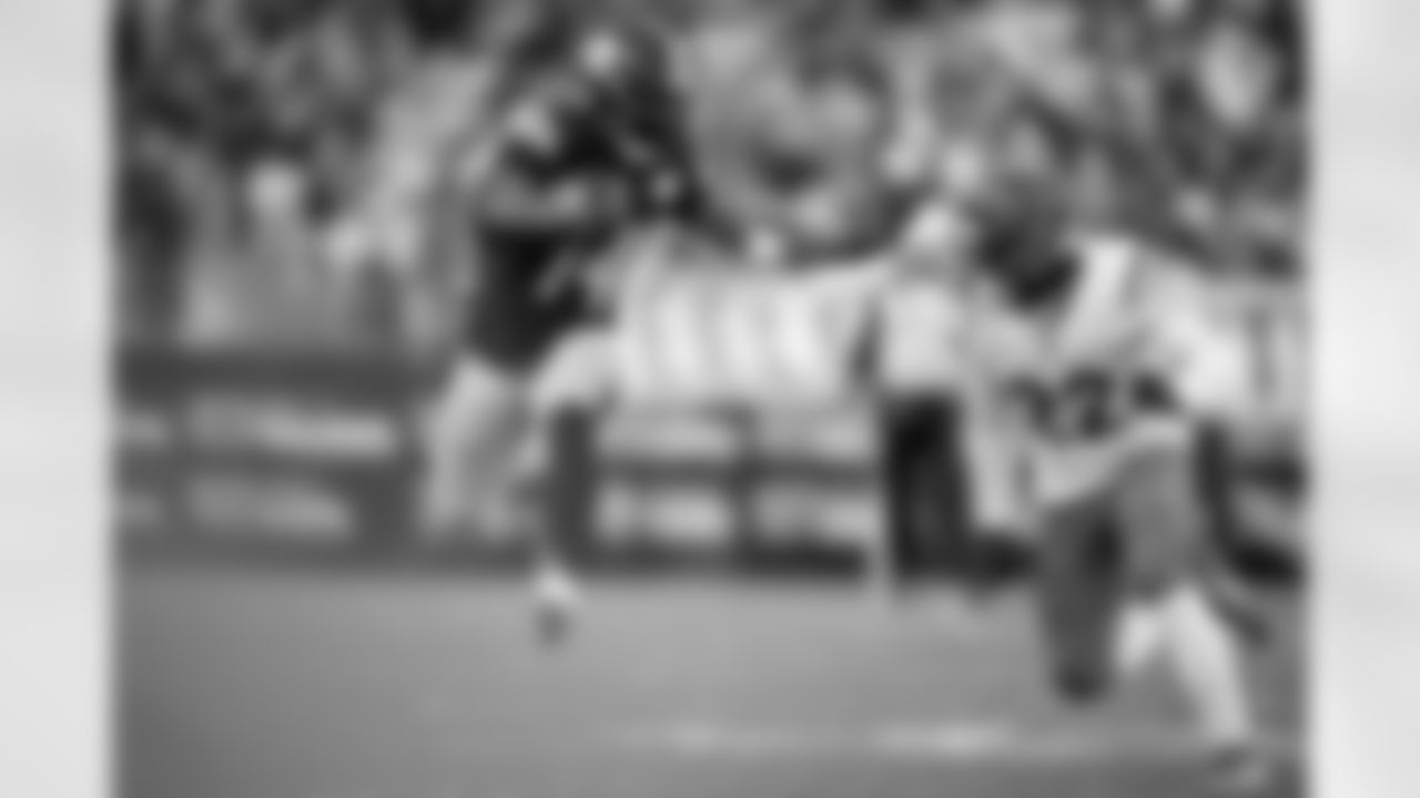 Pittsburgh Steelers running back Kenneth Gainwell (14) during a regular season game between the Pittsburgh Steelers and the Cincinnati Bengals, Sunday, Nov. 16, 2025 in Pittsburgh, PA. The Steelers defeated the Bengals 34-12. (Karl Roser / Pittsburgh Steelers)