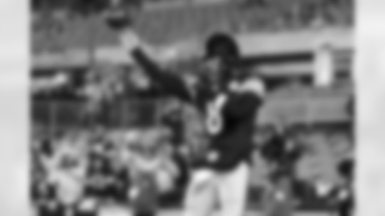 Pittsburgh Steelers quarterback Aaron Rodgers (8) during a regular season game between the Pittsburgh Steelers and the Baltimore Ravens, Sunday, Jan. 4, 2026 in Pittsburgh, PA. (Karl Roser / Pittsburgh Steelers)