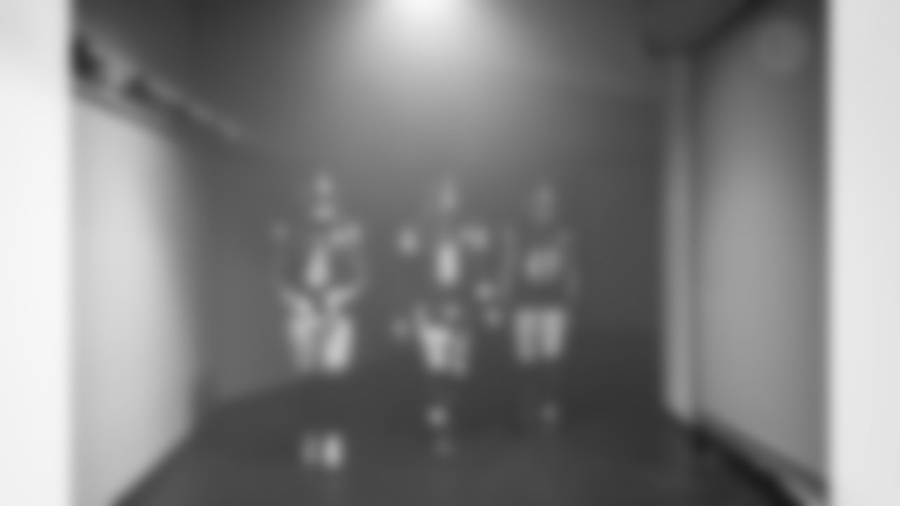 Pittsburgh Steelers linebacker Patrick Queen (6), quarterback Aaron Rodgers (8), and defensive back Sebastian Castro (49) walk through the tunnel prior to a regular season game between the Pittsburgh Steelers and the Baltimore Ravens, Sunday, Jan. 4, 2026 in Pittsburgh, PA. The Steelers defeated the Ravens 26-24. (Karl Roser / Pittsburgh Steelers)