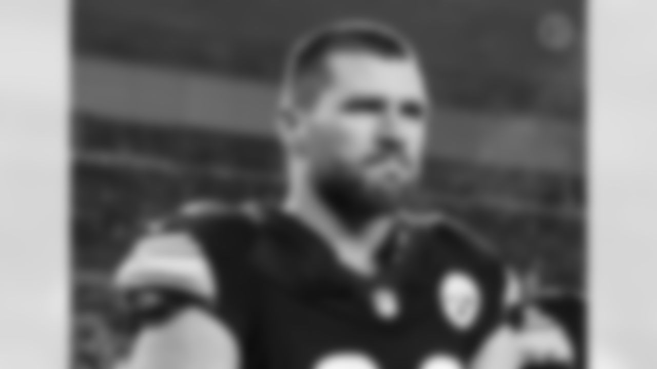 Pittsburgh Steelers linebacker T.J. Watt (90) prior to a regular season game between the Pittsburgh Steelers and the Baltimore Ravens, Sunday, Jan. 4, 2026 in Pittsburgh, PA. The Steelers defeated the Ravens 26-24. (Taylor Ollason / Pittsburgh Steelers)