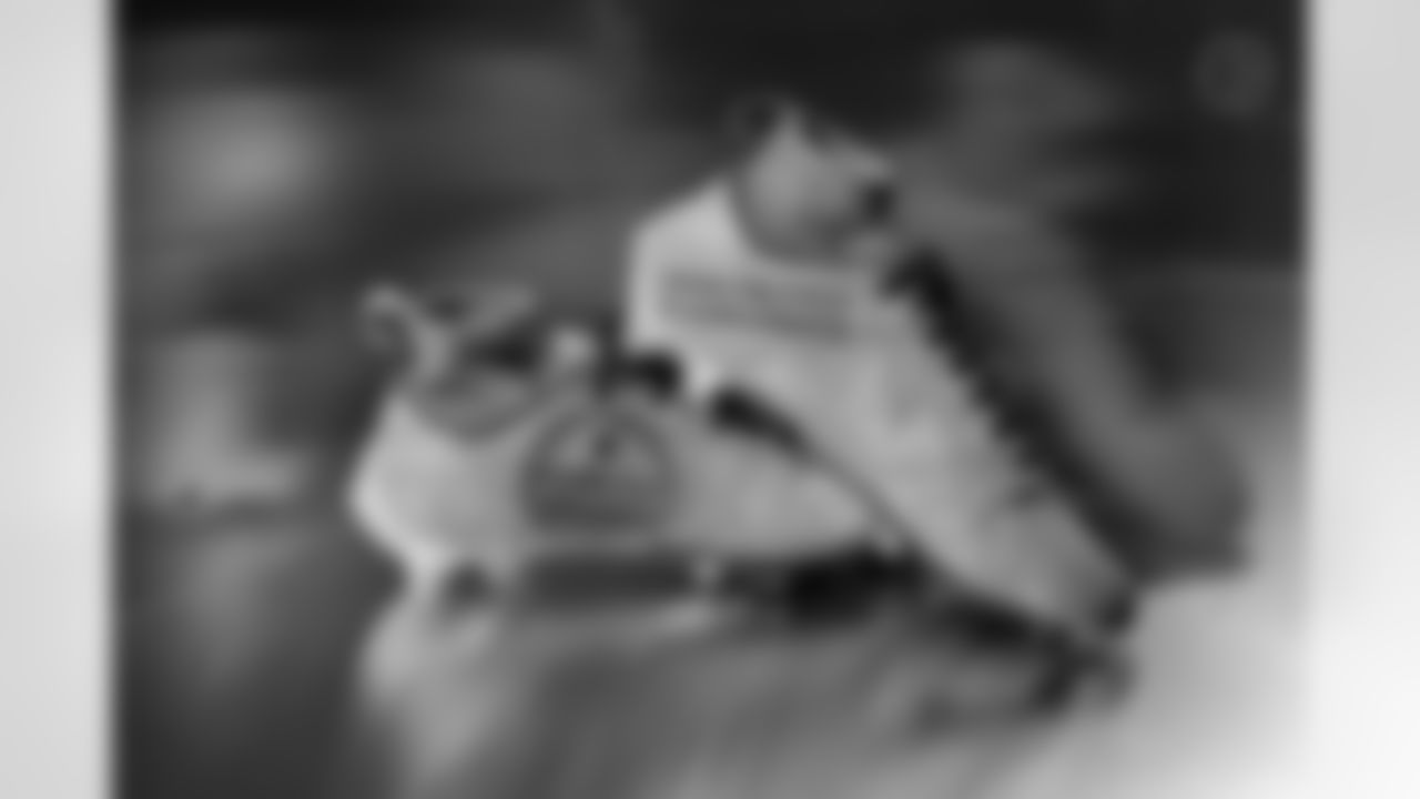 Pittsburgh Steelers linebacker Patrick Queen (6) will showcase his custom cleats supporting Veteran's Place of Washington Boulevard during Week 13. (Alysa Rubin / Pittsburgh Steelers)