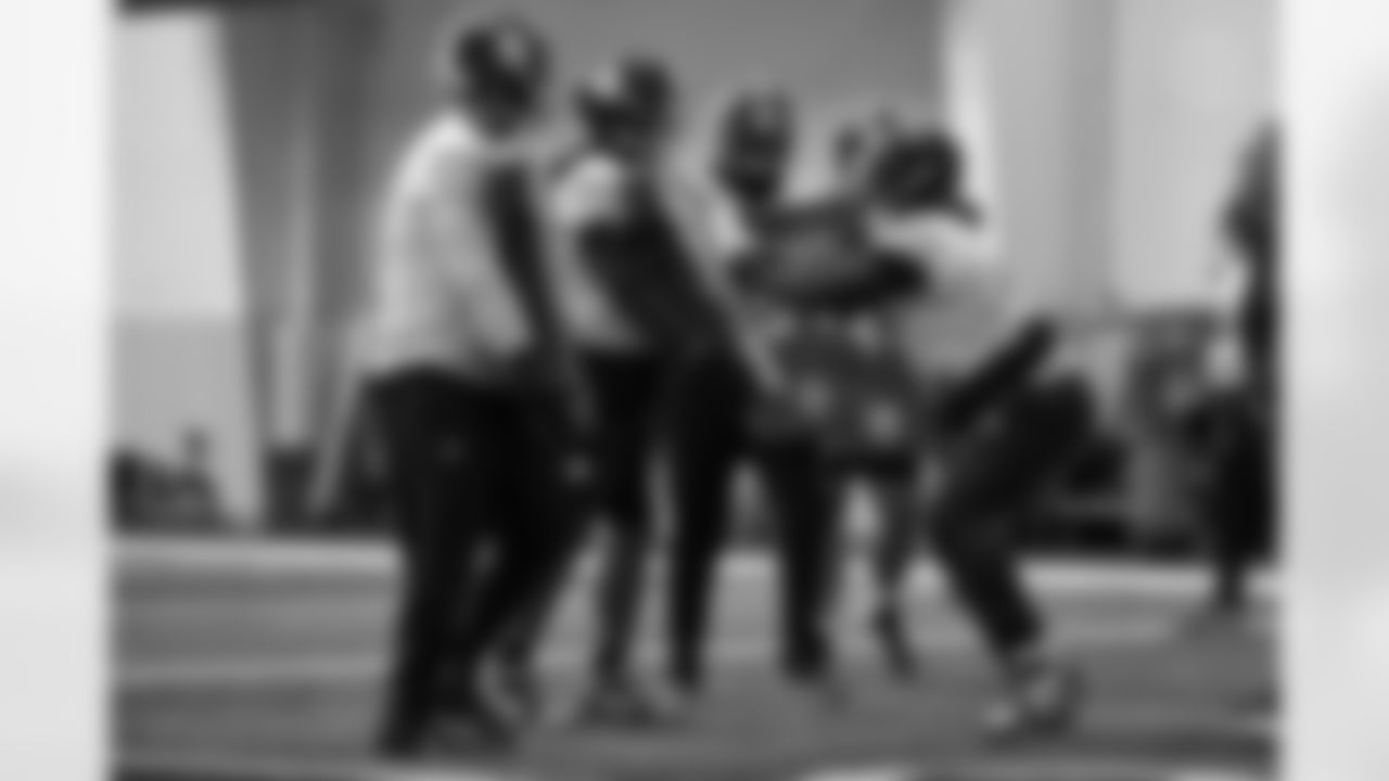 Pittsburgh Steelers offensive lineman Steven Jones (79), Pittsburgh Steelers guard Andrus Peat (71), Pittsburgh Steelers offensive tackle David Sharpe (61), Pittsburgh Steelers offensive lineman Spencer Anderson (74) and Pittsburgh Steelers offensive lineman Doug Nester (69) during practice at the UPMC Rooney Sports Complex preparing for a Week 18 matchup against the Baltimore Ravens, Thursday, Jan. 1, 2026 in Pittsburgh, PA. (Alysa Rubin / Pittsburgh Steelers)