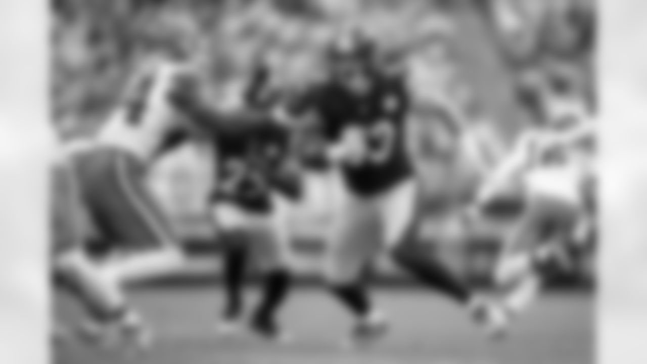 Pittsburgh Steelers linebacker Jack Sawyer (33) during a regular season game between the Pittsburgh Steelers and the Cleveland Browns, Sunday, Oct. 12, 2025 in Pittsburgh, PA. The Steelers defeated the Browns 23-9. (Karl Roser / Pittsburgh Steelers)