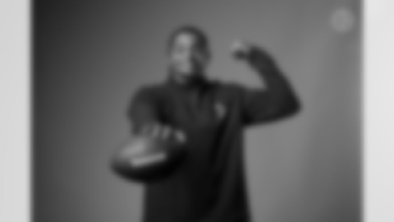 Justin Fields poses for a photo Thursday, March 28, 2024 in Pittsburgh, PA. (Karl Roser / Pittsburgh Steelers)