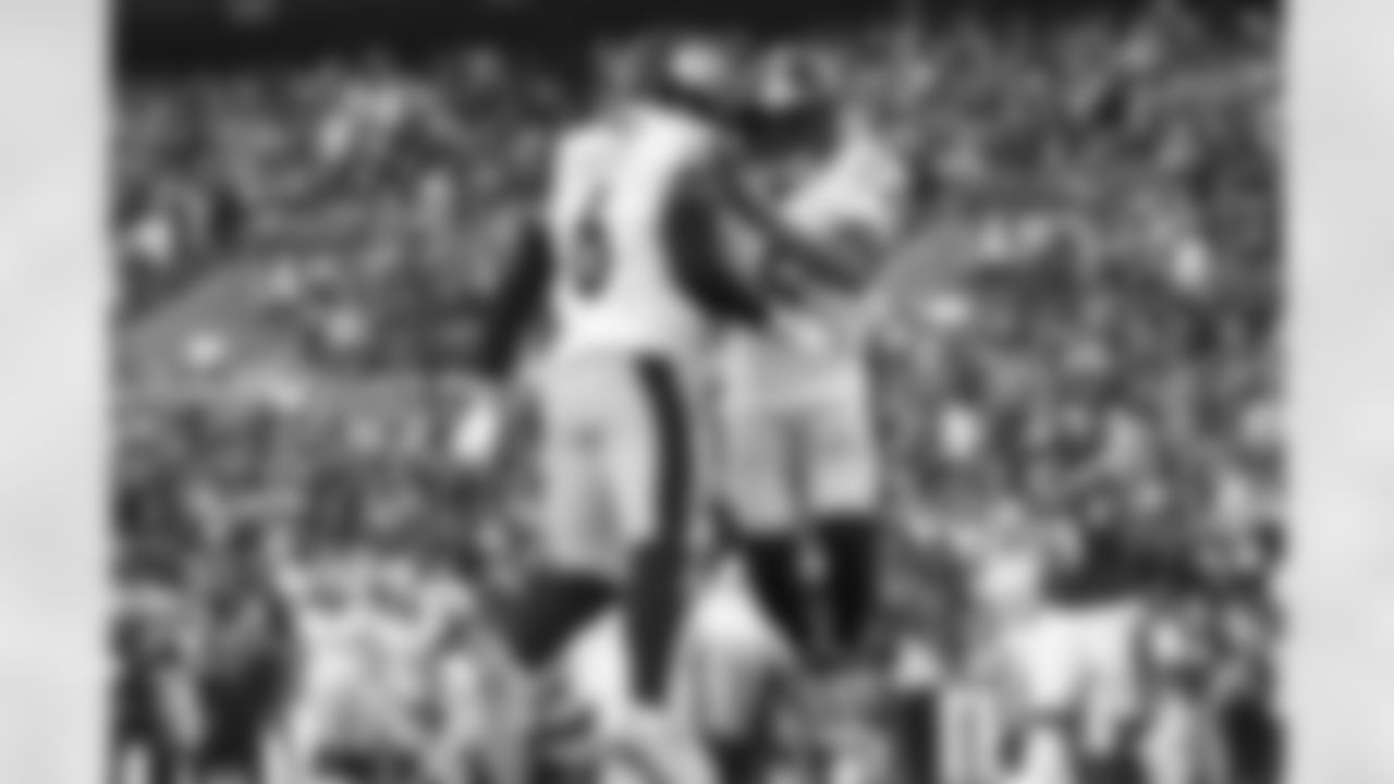 Pittsburgh Steelers linebacker Patrick Queen (6) and Pittsburgh Steelers cornerback Jalen Ramsey (5) during a regular season game between the Pittsburgh Steelers and the Baltimore Ravens, Sunday, Dec. 7, 2025 in Baltimore, MD. (Alysa Rubin / Pittsburgh Steelers)