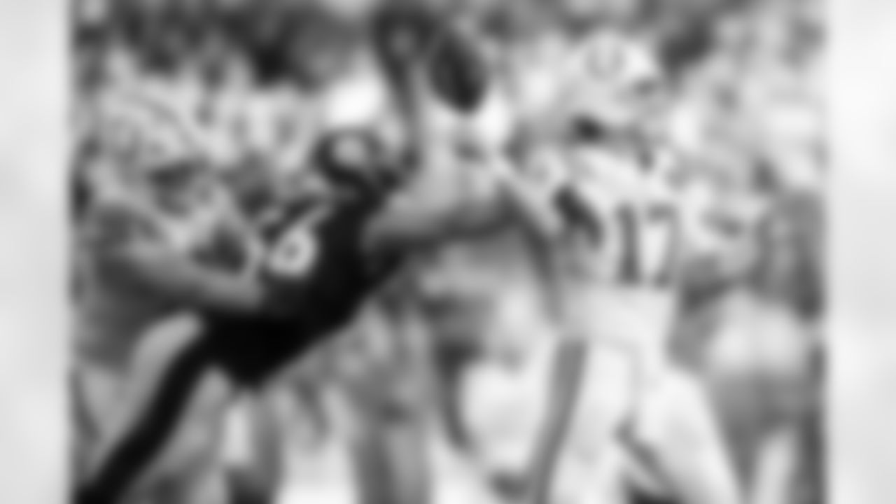 Pittsburgh Steelers linebacker Alex Highsmith (56) strip sacks Indianapolis Colts quarterback Daniel Jones (17) during a regular season game, Sunday, Nov. 2, 2025 in Pittsburgh, PA. The Steelers defeated the Colts 27-20. (Alysa Rubin / Pittsburgh Steelers)