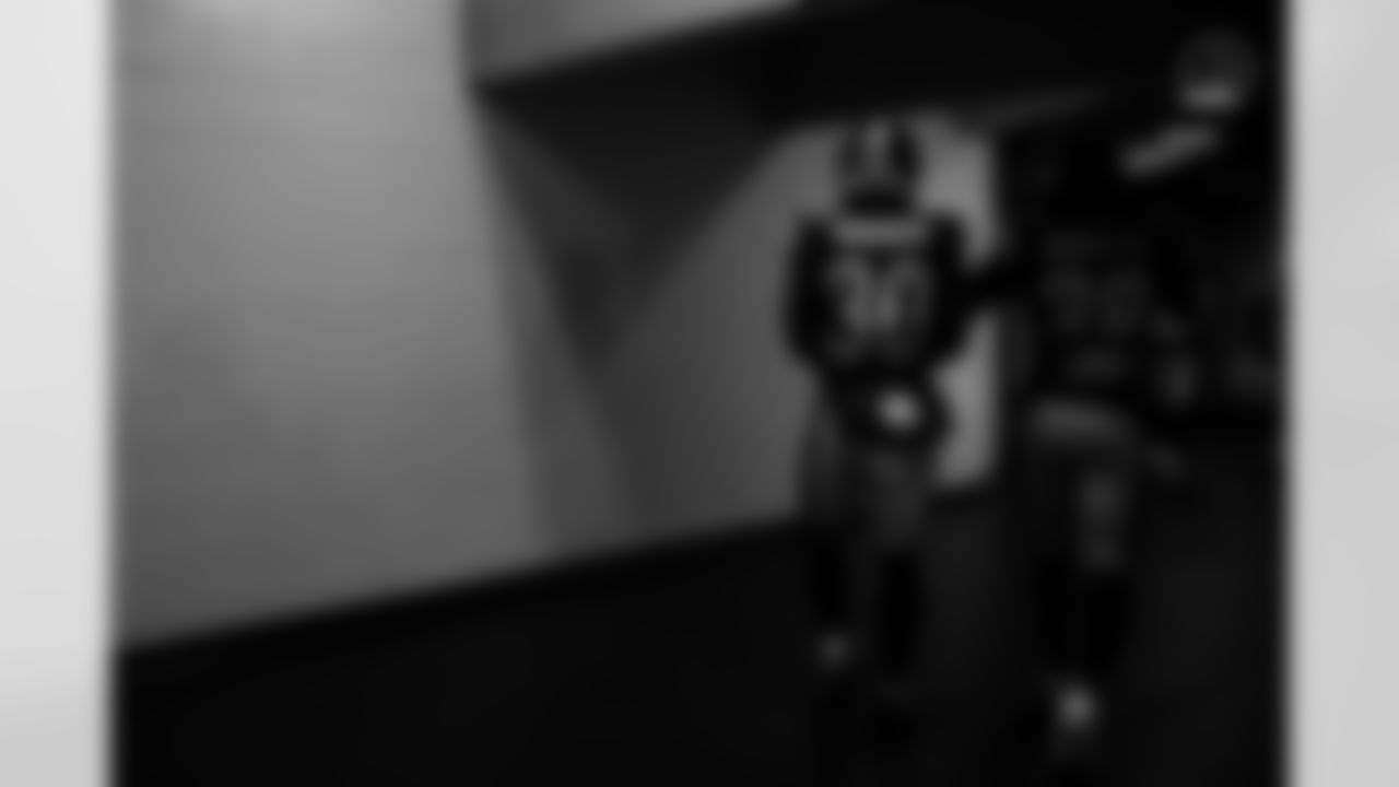 Pittsburgh Steelers running back Jaylen Warren (30) prior to a regular season game between the Pittsburgh Steelers and the Cincinnati Bengals, Sunday, Nov. 16, 2025 in Pittsburgh, PA. The Steelers defeated the Bengals 34-12. (Alysa Rubin / Pittsburgh Steelers)