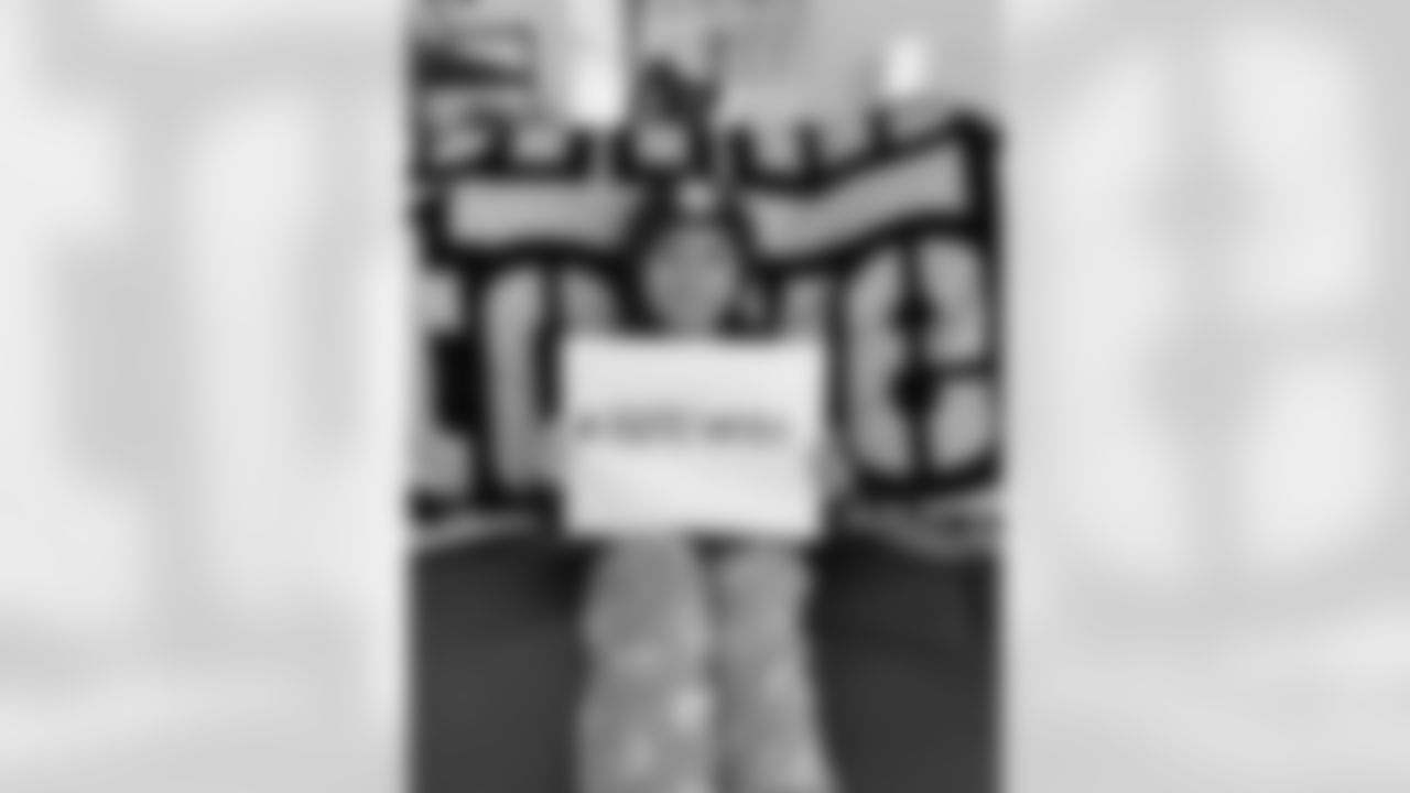 SNUTraditions_HereWeGoSigns_Jan1520241151AM_Zepeda_Monica_97494590_IMG_7805.jpeg_97494590_IMG_7805