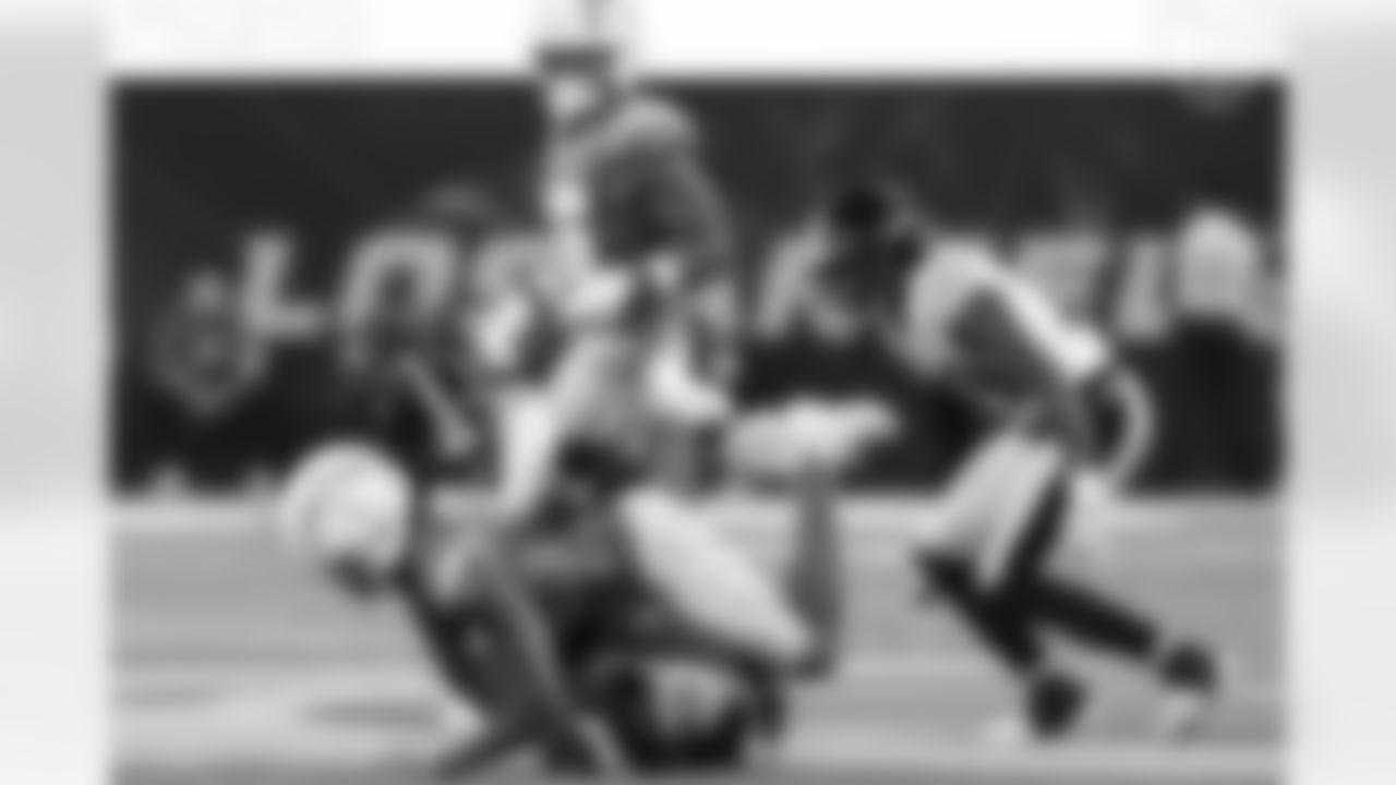 Pittsburgh Steelers cornerback Darius Slay (23) Pittsburgh Steelers wide receiver Calvin Austin III (19) during a regular season game between the Pittsburgh Steelers and the Los Angeles Chargers, Sunday, Nov. 9, 2025 in Inglewood, CA. (Nick Smith / Pittsburgh Steelers)