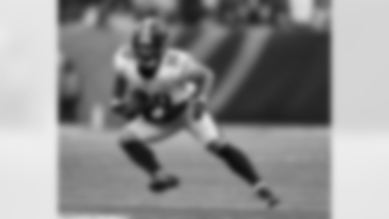 Pittsburgh Steelers running back Jaylen Warren (30) during a regular season game between the Pittsburgh Steelers and the Cincinnati Bengals, Sunday, Nov. 26, 2023 in Cincinnati, OH. (Karl Roser / Pittsburgh Steelers)