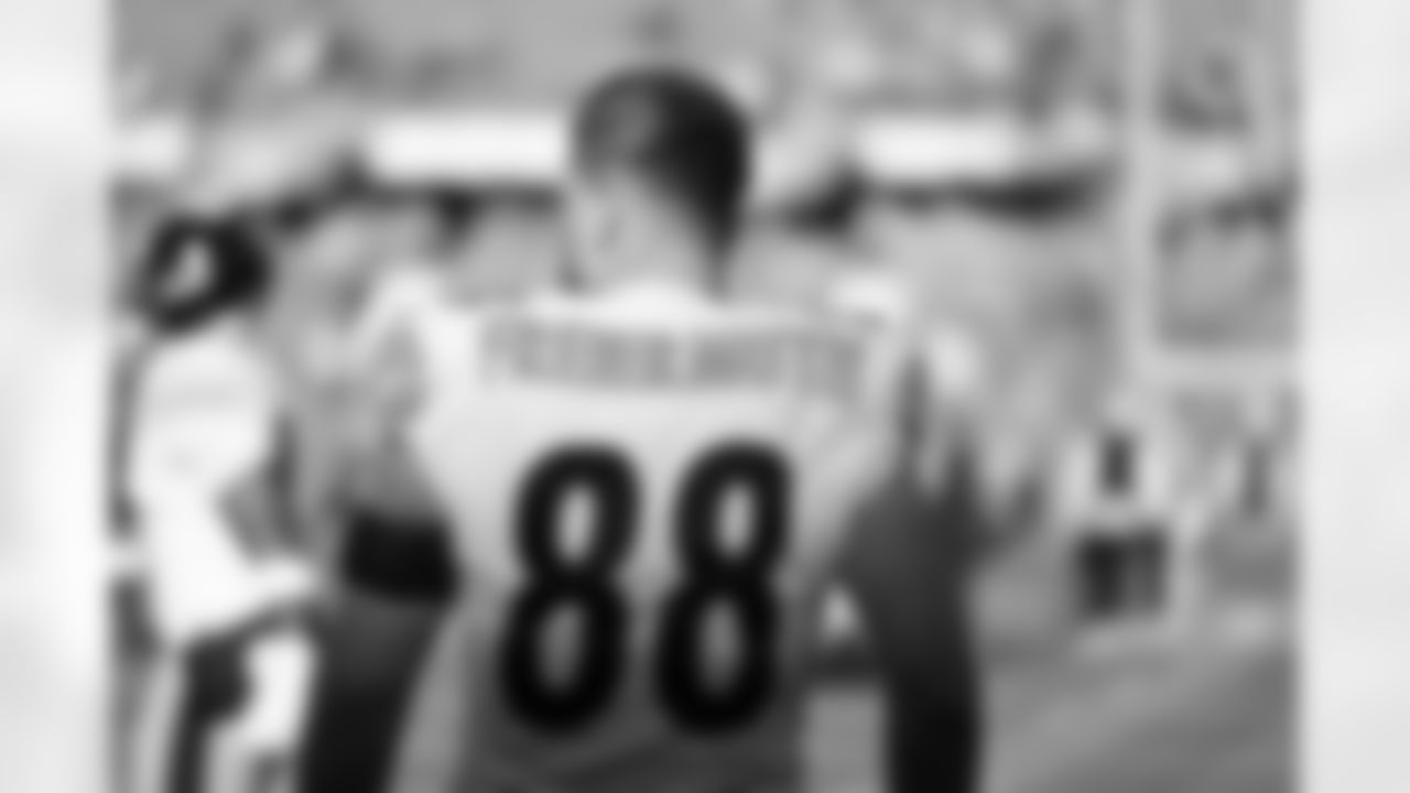 Pittsburgh Steelers tight end Pat Freiermuth (88) during a regular season game between the Pittsburgh Steelers and the Chicago Bears, Sunday, Nov. 23, 2025 in Chicago, IL. (Karl Roser / Pittsburgh Steelers)