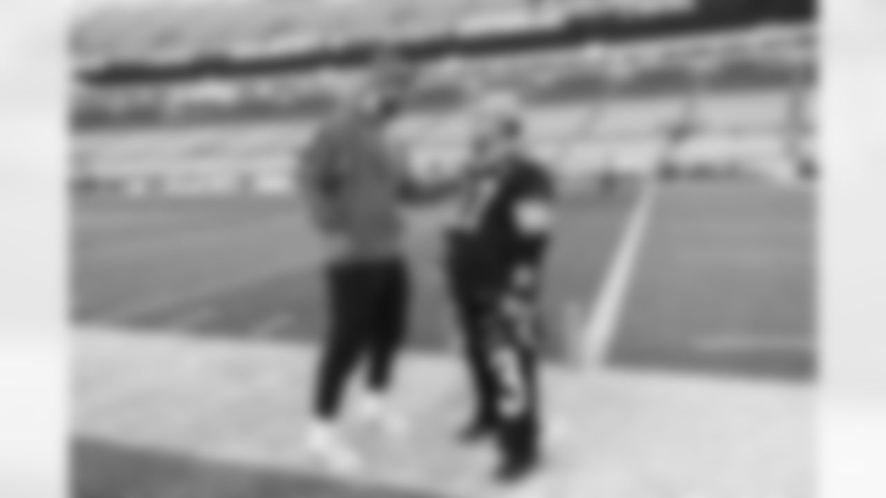 Fan of the Year during a regular season game between the AG真人平台 - 最佳AG百家乐平台 | 官方AG真人娱乐官网 and the Tennessee Titans, Thursday, Nov. 2, 2023 in Pittsburgh, PA. (Arron Anastasia / AG真人平台 - 最佳AG百家乐平台 | 官方AG真人娱乐官网)