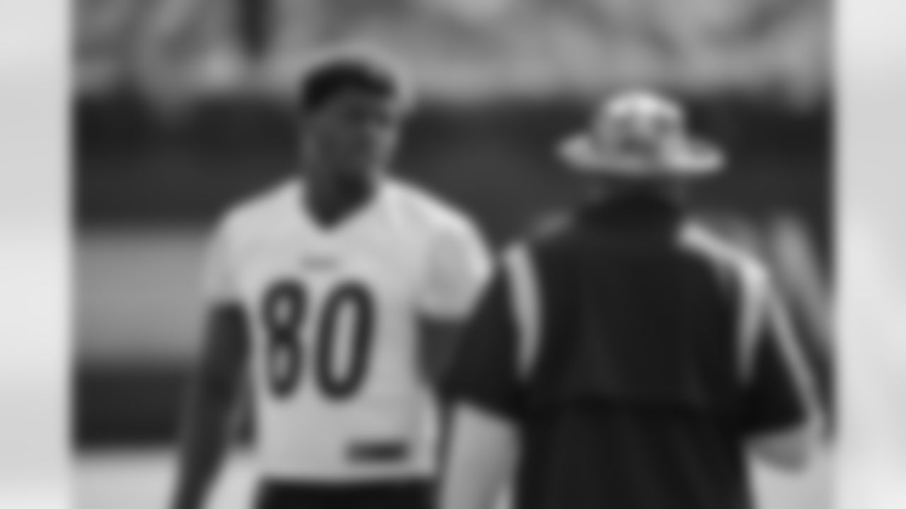 Pittsburgh Steelers tight end Darnell Washington (80) and Pittsburgh Steelers tight end coach Alfredo Roberts during practice at the UPMC Rooney Sports Complex preparing for a Week 1 matchup against the Atlanta Falcons, Friday, Sept. 6, 2024 in Pittsburgh, PA. (Karl Roser / Pittsburgh Steelers)