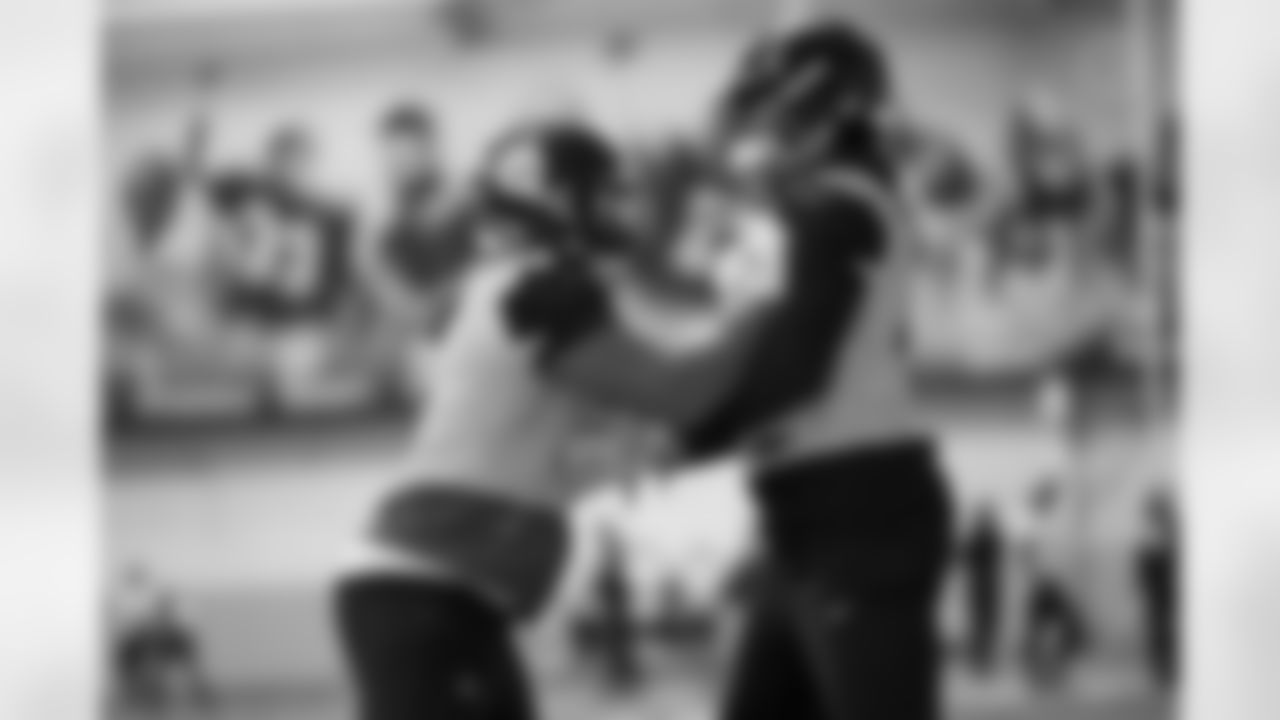 Pittsburgh Steelers linebacker Patrick Queen (6) and Pittsburgh Steelers linebacker Carson Bruener (44) during practice at the UPMC Rooney Sports Complex preparing for a Week 15 matchup against the Miami Dolphins, Friday, Dec. 12, 2025 in Pittsburgh, PA. (Alysa Rubin / Pittsburgh Steelers)