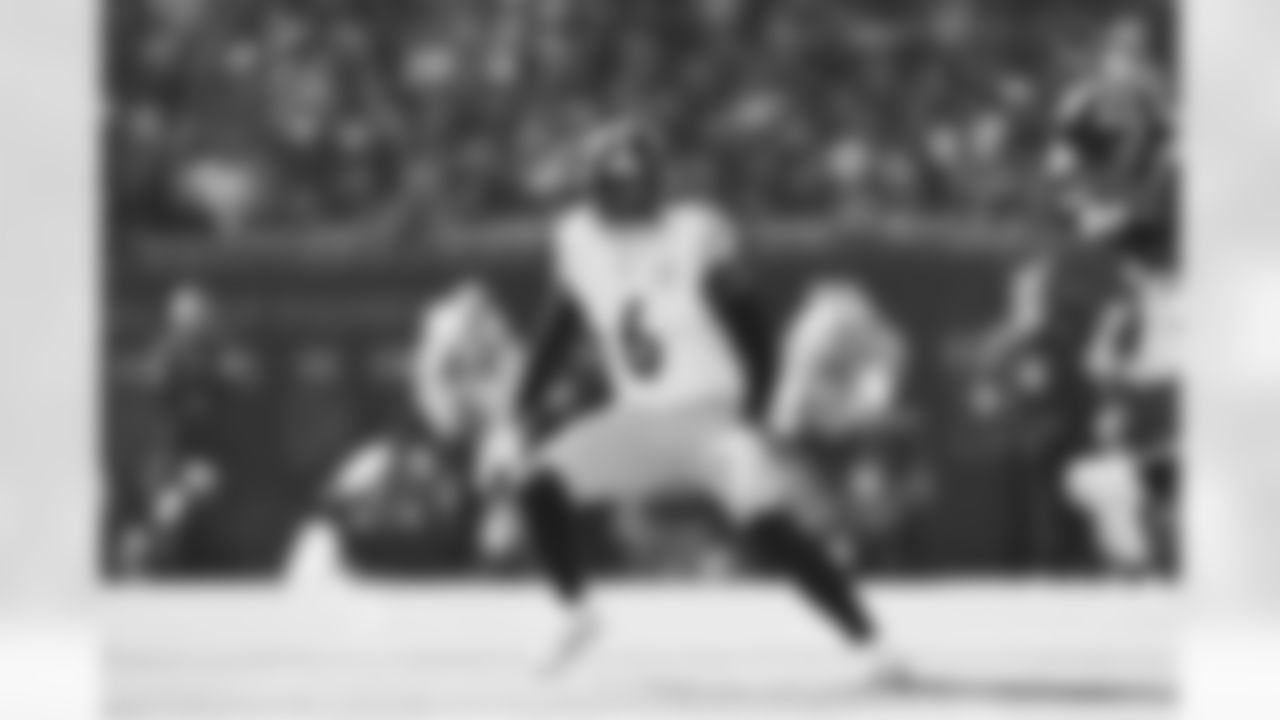 Pittsburgh Steelers linebacker Patrick Queen (6) during a regular season game between the Pittsburgh Steelers and the Chicago Bears, Sunday, Nov. 23, 2025 in Chicago, IL. (Karl Roser / Pittsburgh Steelers)