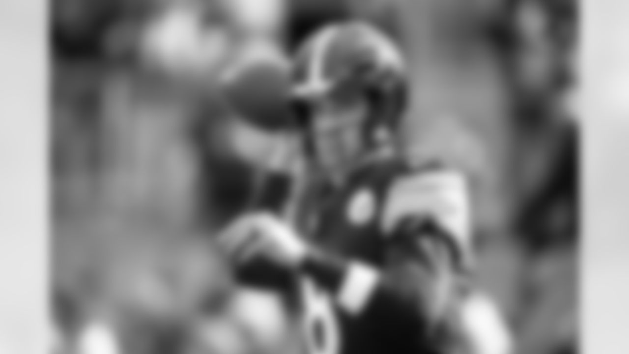 Pittsburgh Steelers quarterback Aaron Rodgers (8) prior to a regular season game between the Pittsburgh Steelers and the Cincinnati Bengals, Sunday, Nov. 16, 2025 in Pittsburgh, PA. The Steelers defeated the Bengals 34-12. (Karl Roser / Pittsburgh Steelers)