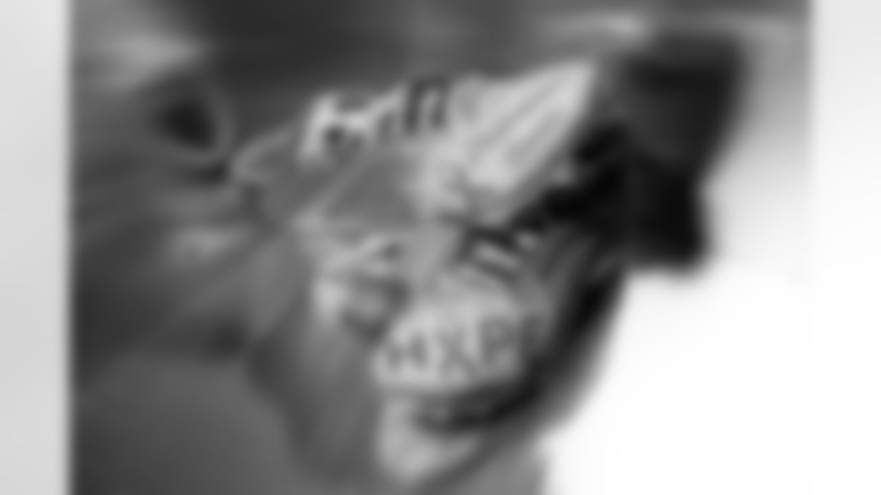 Pittsburgh Steelers offensive tackle Troy Fautanu (76) will showcase his custom cleats supporting breast cancer awareness during Week 13. (Alysa Rubin / Pittsburgh Steelers)