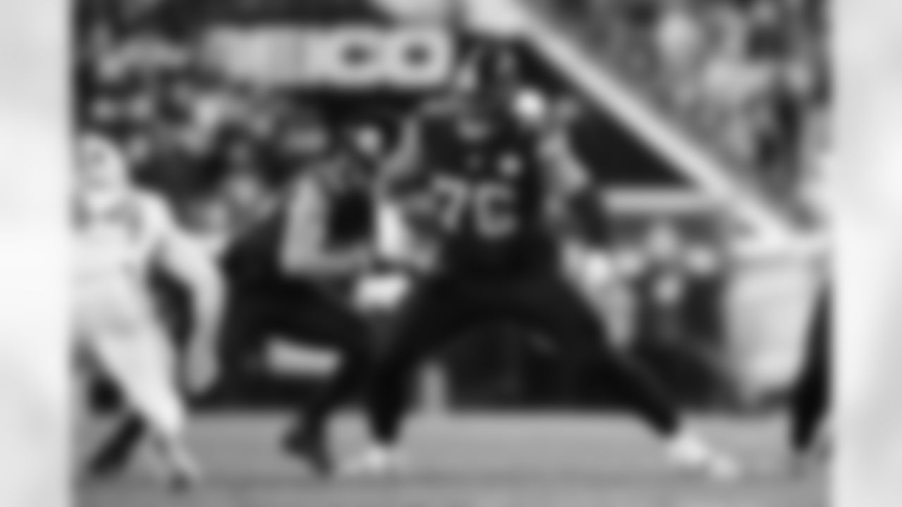 Pittsburgh Steelers offensive tackle Troy Fautanu (76) during a regular season game between the Pittsburgh Steelers and the Miami Dolphins, Monday, Dec. 15, 2025 in Pittsburgh, PA. (Alysa Rubin / Pittsburgh Steelers)