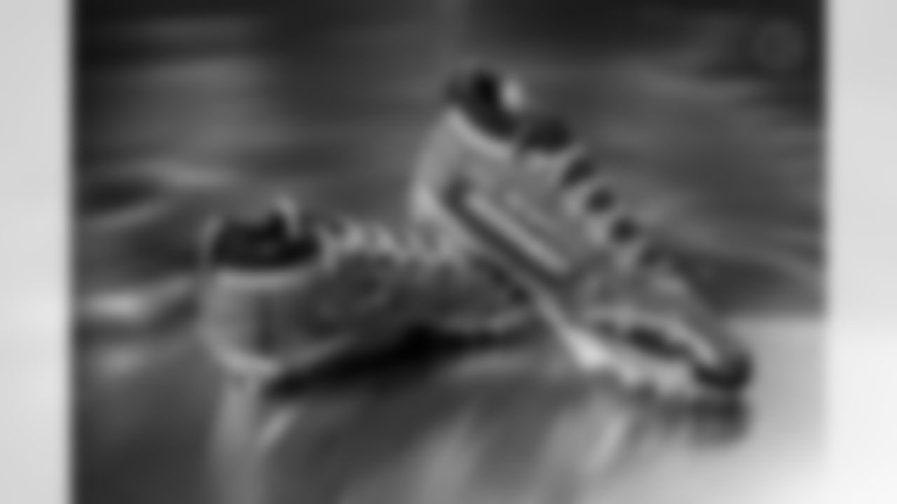 Pittsburgh Steelers wide receiver DK Metcalf (4) will showcase his custom cleats supporting Call of Duty Endowment during Week 13. (Alysa Rubin / Pittsburgh Steelers)