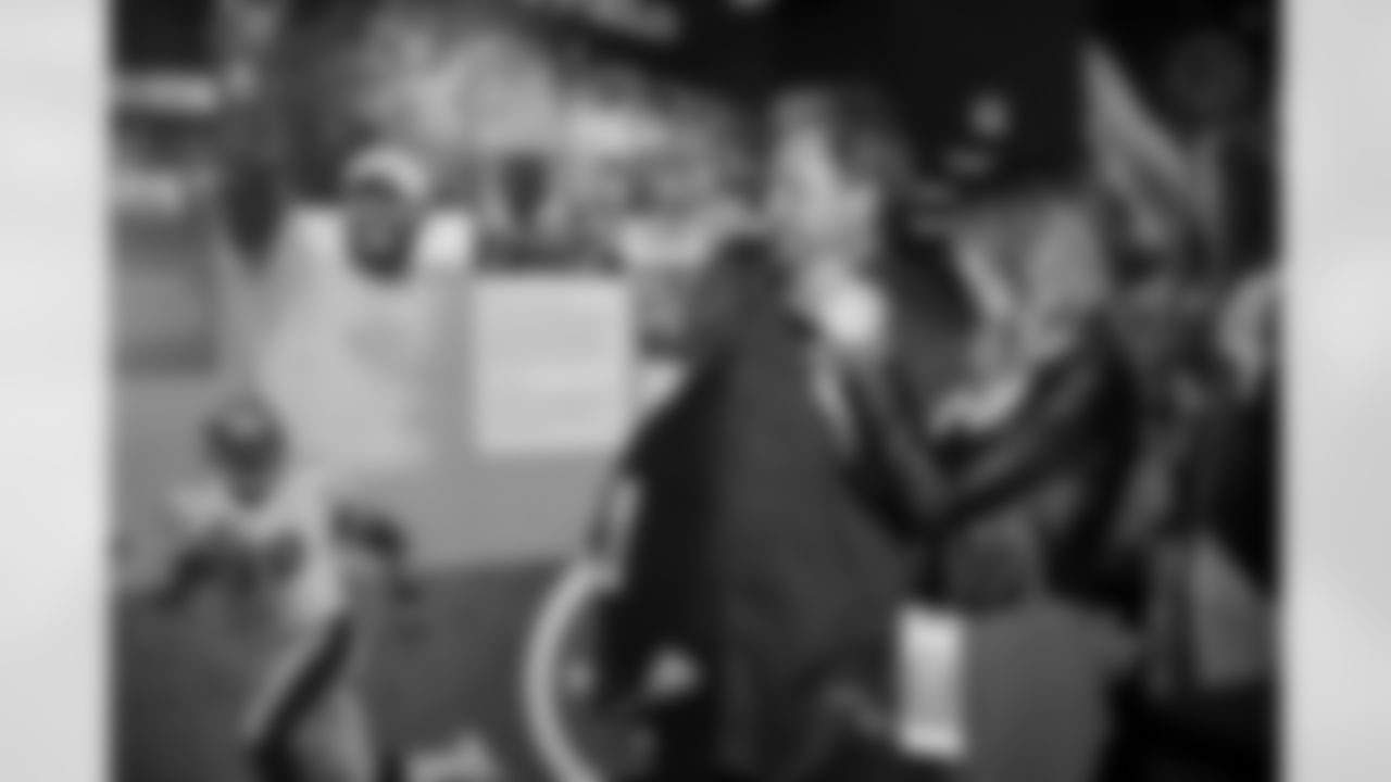 The Pittsburgh Steelers celebrated the 20th anniversary of Super Bowl XL during the Alumni Weekend Dinner at Acrisure Stadium benefitting the UPMC Sports Medicine Concussion Program, Saturday, Nov. 1, 2025 in Pittsburgh, PA. (Alysa Rubin / Pittsburgh Steelers)