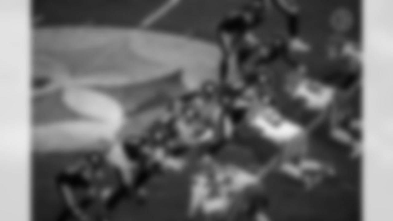 The offense during a regular season game between the Pittsburgh Steelers and the Cleveland Browns, Sunday, Dec. 8, 2024 in Pittsburgh, PA. The Steelers defeated the Browns 27-14. (Taylor Ollason / Pittsburgh Steelers)
