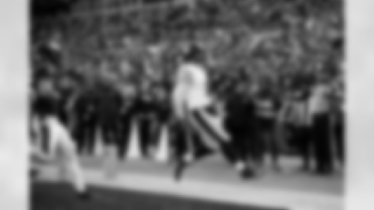 Pittsburgh Steelers quarterback Aaron Rodgers (8) during a regular season game between the Pittsburgh Steelers and the Baltimore Ravens, Sunday, Dec. 7, 2025 in Baltimore, MD. The Steelers defeated the Ravens 27-22. (Karl Roser / Pittsburgh Steelers)