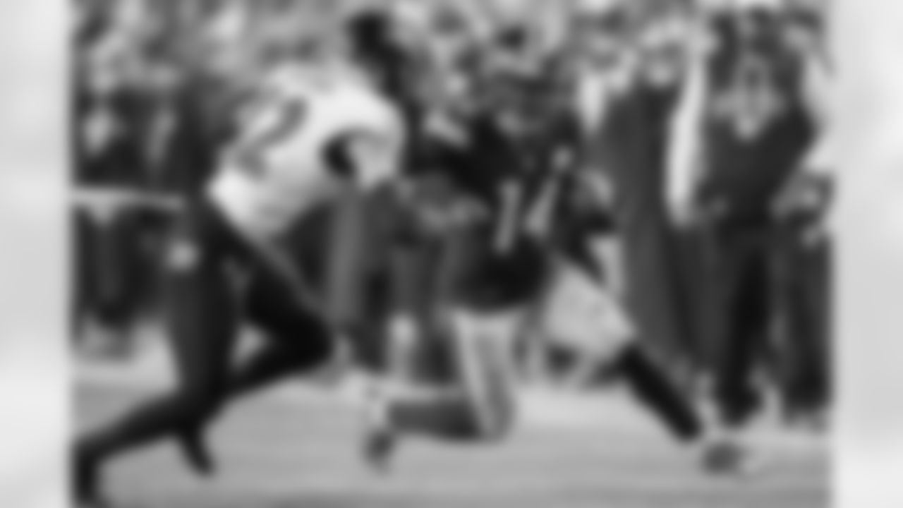 Pittsburgh Steelers running back Kenneth Gainwell (14) during a regular season game between the Pittsburgh Steelers and the Baltimore Ravens, Sunday, Jan. 4, 2026 in Pittsburgh, PA.  (Karl Roser / Pittsburgh Steelers)