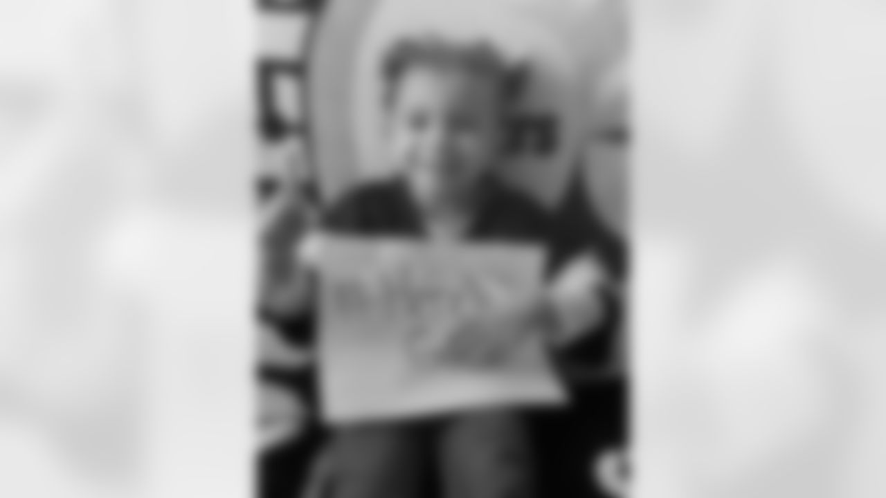 SNUTraditions_HereWeGoSigns_Jan152024217PM_Krepps_Sophia_97494590_IMG_8205.jpeg_97494590_IMG_8205