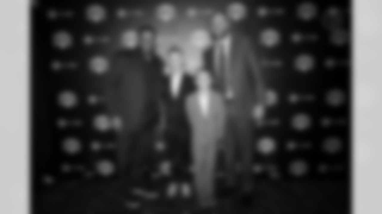 The Pittsburgh Steelers celebrate the 2025 Hall of Honor Class during the Hall of Honor Dinner Ceremony presented by U.S. Steel on Sunday, Dec. 14, 2025 in Pittsburgh, PA. (Alysa Rubin / Pittsburgh Steelers)