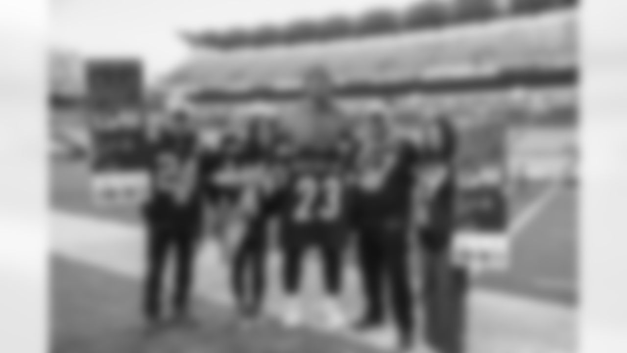 Fan of the Year during a regular season game between the AG真人平台 - 最佳AG百家乐平台 | 官方AG真人娱乐官网 and the Tennessee Titans, Thursday, Nov. 2, 2023 in Pittsburgh, PA. (Arron Anastasia / AG真人平台 - 最佳AG百家乐平台 | 官方AG真人娱乐官网)
