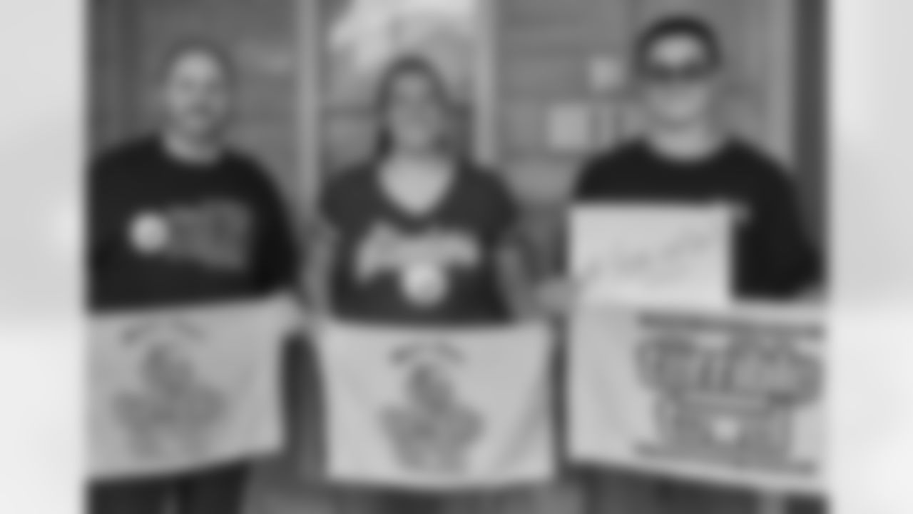 SNUTraditions_HereWeGoSigns_Jan132024937AM_Peters_Kaitlynn_97494590_IMG_3038.jpeg_97494590_IMG_3038