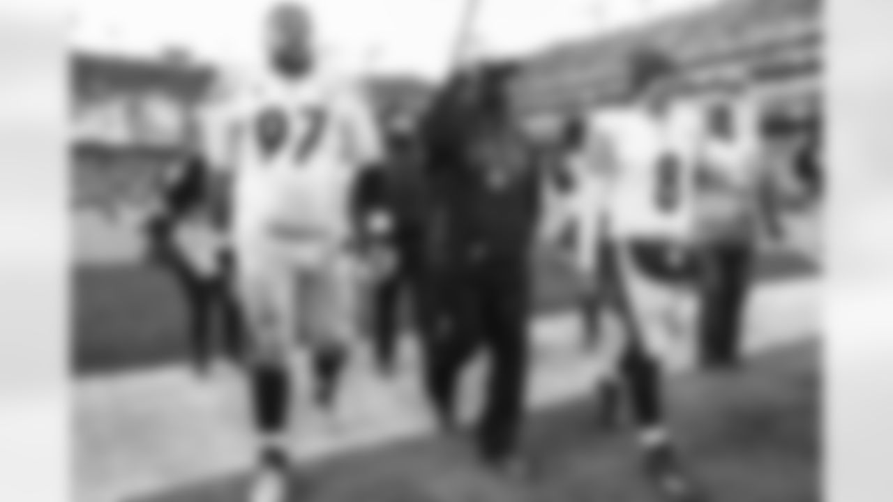 Pittsburgh Steelers defensive tackle Cameron Heyward (97), Pittsburgh Steelers head coach Mike Tomlin and Pittsburgh Steelers quarterback Aaron Rodgers (8) during a regular season game between the Pittsburgh Steelers and the Baltimore Ravens, Sunday, Dec. 7, 2025 in Baltimore, MD. (Jared Wickerham / Pittsburgh Steelers)