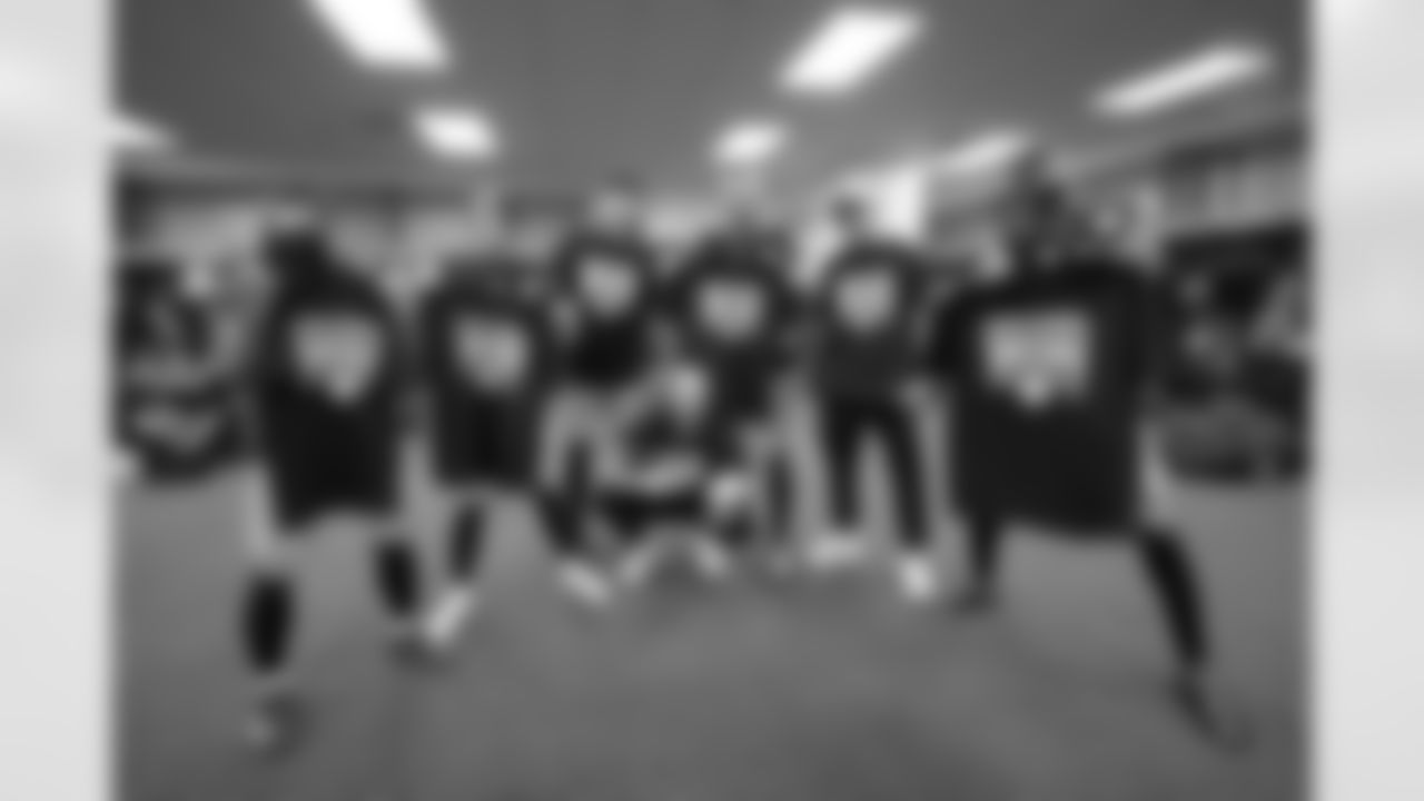 Pittsburgh Steelers wide receiver Calvin Austin III (19), Pittsburgh Steelers wide receiver Scotty Miller (13), Pittsburgh Steelers wide receiver Ben Skowronek (15), Pittsburgh Steelers wide receiver coach Zach Azzanni, Pittsburgh Steelers wide receiver Adam Thielen (16), Pittsburgh Steelers wide receiver Roman Wilson (10), and Pittsburgh Steelers wide receiver Marquez Valdes-Scantling (11) following a regular season game between the Pittsburgh Steelers and the Baltimore Ravens, Sunday, Jan. 4, 2026 in Pittsburgh, PA. The Steelers defeated the Ravens 26-24. (Karl Roser / Pittsburgh Steelers)